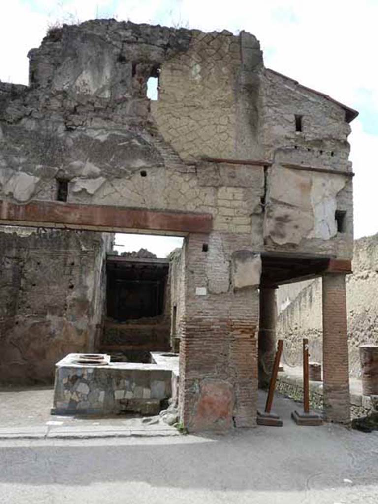 V.10 Herculaneum May 2010. Looking south to north-west corner of insula, shop (10) and adjoining street portico of Cardo IV Superiore.